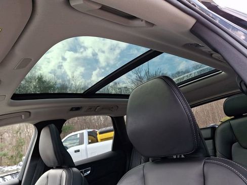 Used 2021 Volvo XC60 T6 Inscription w/ Advanced Package image 14