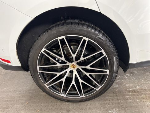 Certified 2023 Porsche Macan Turbo image 12
