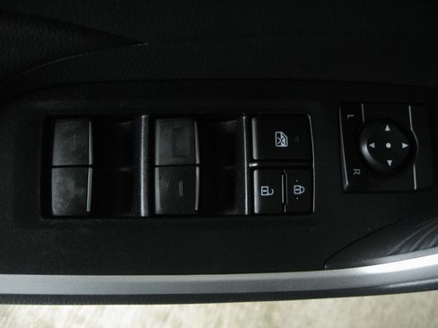 Used 2023 Toyota RAV4 AWD Hybrid image 11