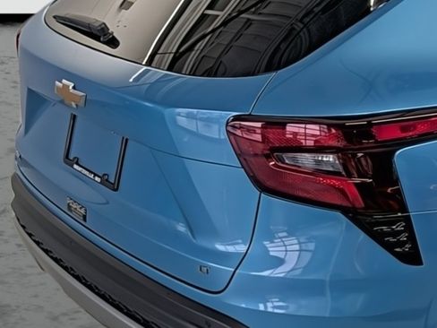 Used 2025 Chevrolet Trax LT w/ Driver Confidence Package image 15