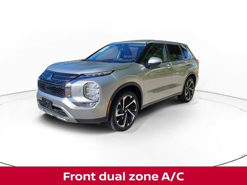 Used 2024 Mitsubishi Outlander SE image 4