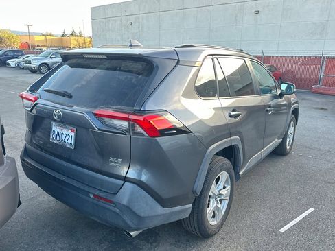 Used 2021 Toyota RAV4 XLE w/ XLE Grade Weather Package image 5