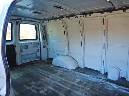 Used 2019 GMC Savana 3500 G3500 Cargo w/ Driver Convenience Package image 5