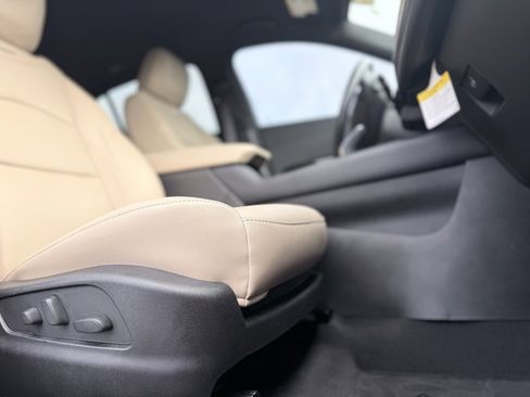 Used 2024 Cadillac XT4 Luxury image 25