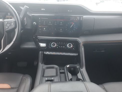 Used 2025 GMC Sierra 2500 AT4 w/ AT4 Preferred Package image 11
