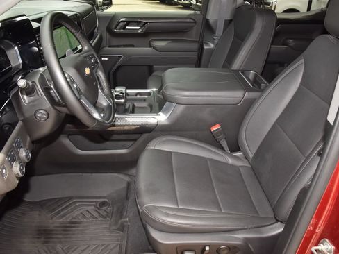 Used 2025 Chevrolet Silverado 1500 LTZ AWD/4WD image 13
