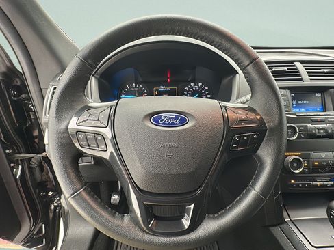 Used 2019 Ford Explorer XLT w/ Class III Trailer Tow Package AWD/4WD image 16
