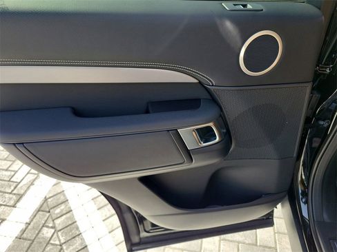 New 2025 Land Rover Discovery Dynamic SE image 22