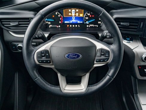 Used 2022 Ford Explorer XLT image 15