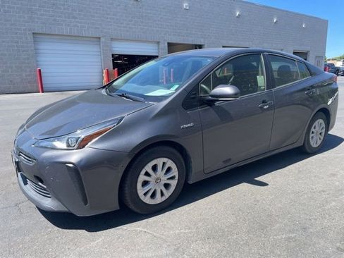 Used 2020 Toyota Prius LE image 4