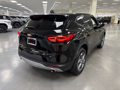 Used 2025 Chevrolet Blazer LT FWD image 6