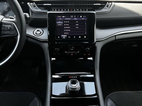 Used 2023 Jeep Grand Cherokee L Laredo RWD image 16
