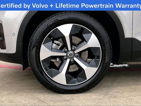 Used 2025 Volvo XC40 B5 Plus image 12