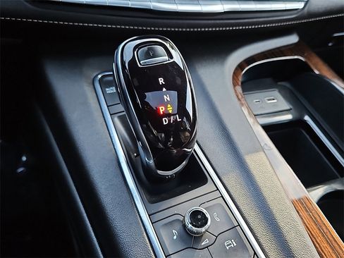 Used 2022 Cadillac Escalade Premium Luxury image 20