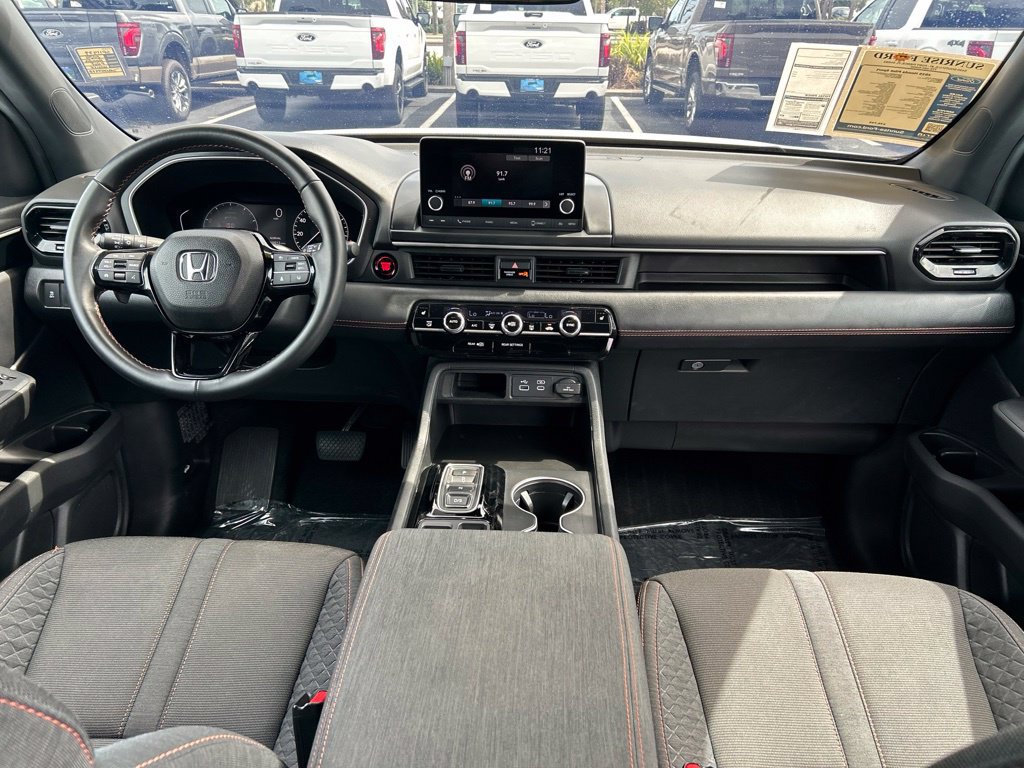 Used 2025 Honda Pilot Sport image 11
