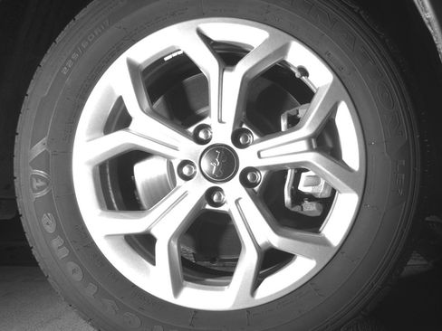 Used 2025 Jeep Compass Latitude image 13