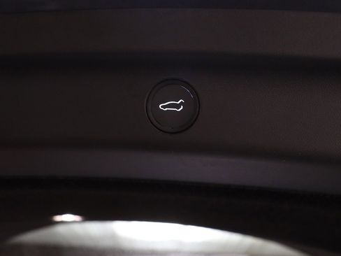 Used 2022 Tesla Model Y Long Range image 61