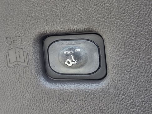 Used 2021 Lincoln Nautilus Standard w/ Equipment Group 101A image 18