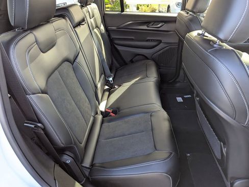 New 2025 Jeep Grand Cherokee Altitude RWD image 35