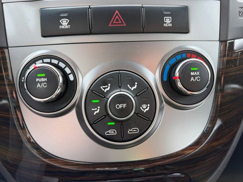 Used 2011 Hyundai Santa Fe SE image 11