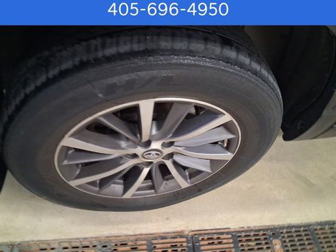 Used 2017 Toyota Highlander SE image 10