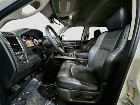 Used 2018 RAM 2500 Laramie w/ Sport Appearance Group AWD/4WD image 16