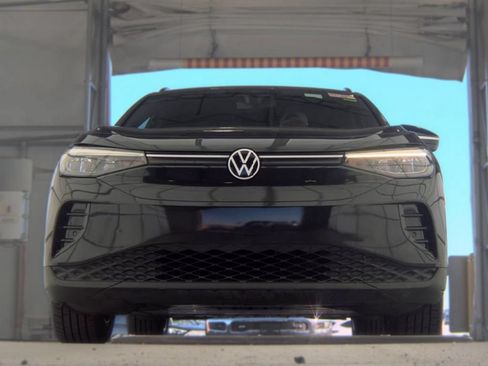 Used 2023 Volkswagen ID.4 2WD image 3