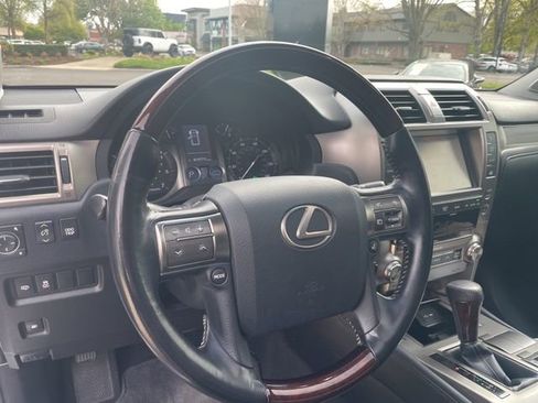 Used 2017 Lexus GX 460 image 12