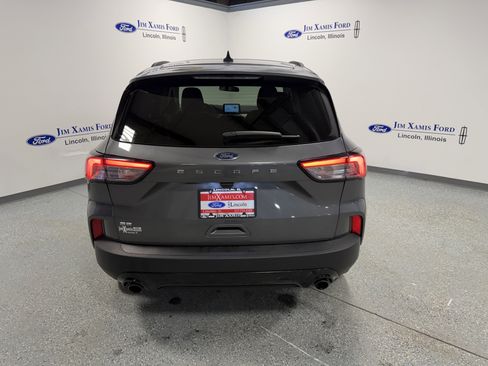 Used 2022 Ford Escape SE w/ SE Sport Appearance Package image 5