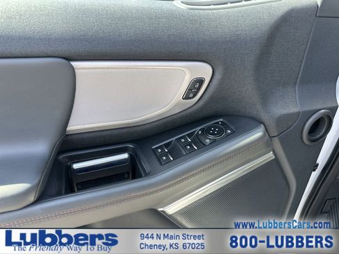 Used 2025 Ford Expedition Active AWD/4WD image 12