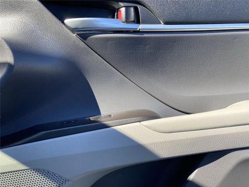 Used 2022 Toyota Camry SE image 33