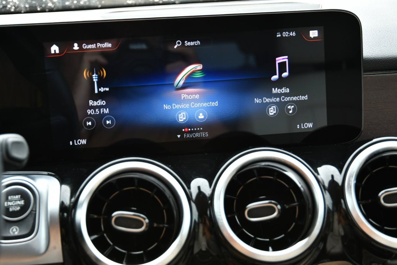 Used 2022 Mercedes-Benz GLB 250 w/ Premium Package image 12