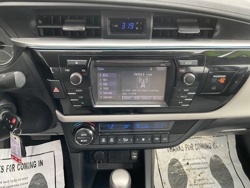Used 2015 Toyota Corolla LE FWD image 19