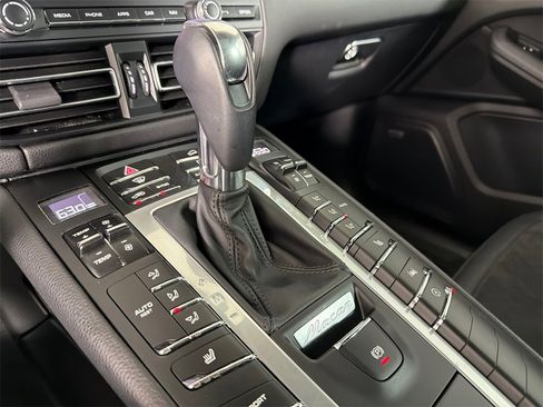 Used 2021 Porsche Macan image 33