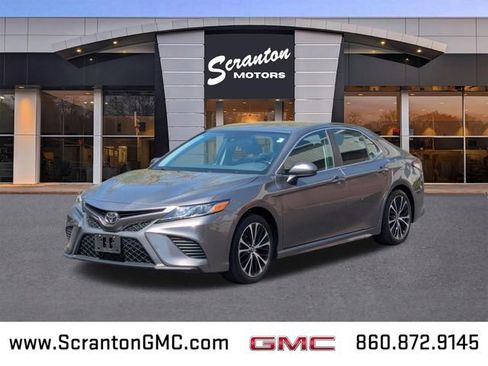 Used 2019 Toyota Camry SE w/ Carpet Mat Package FWD image 1