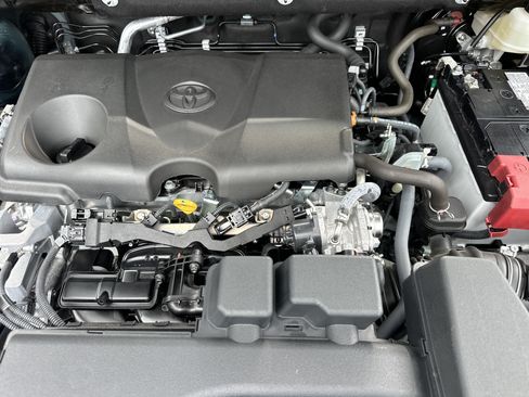 Used 2025 Toyota RAV4 XLE w/ Convenience Package FWD image 9