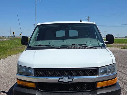 Used 2020 Chevrolet Express 3500 LT w/ LT Preferred Equipment Group RWD image 3