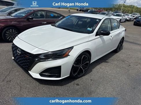 Used 2023 Nissan Altima 2.5 SR image 1