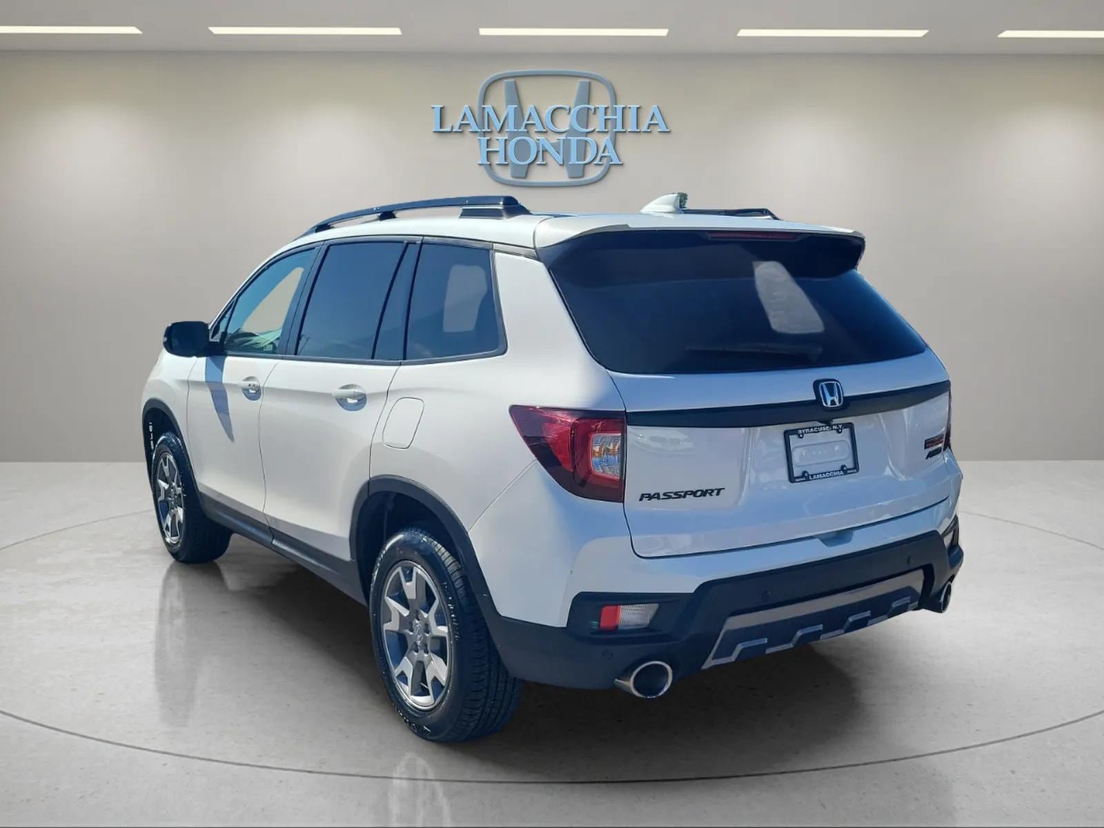 Used 2023 Honda Passport TrailSport image 3