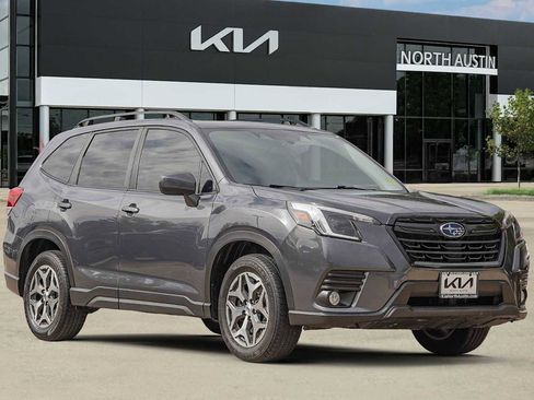 Used 2023 Subaru Forester Premium image 8