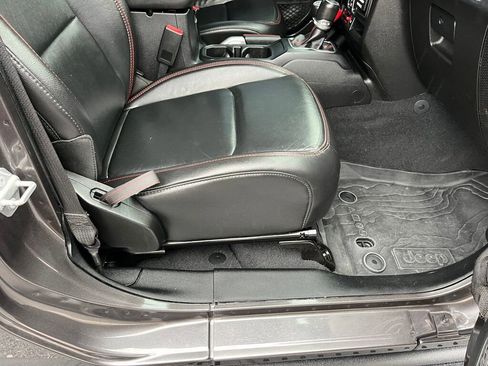 Used 2019 Jeep Wrangler Unlimited Rubicon image 39