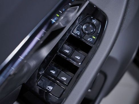 New 2026 BMW i5 eDrive40 w/ M Sport Package image 16