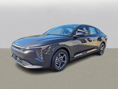New 2025 Kia K4 LXS image 2