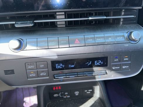 Used 2024 Hyundai Kona SEL AWD/4WD image 11