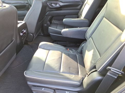 Used 2023 GMC Yukon SLT w/ SLT Premium Package image 10