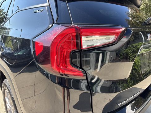 Used 2024 GMC Terrain SLT AWD/4WD image 12