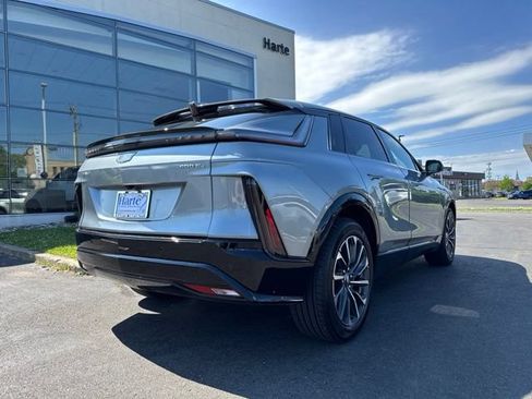 Used 2025 Cadillac Lyriq Sport AWD/4WD image 5