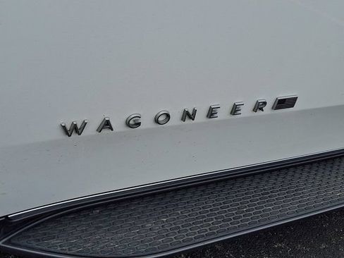 Used 2022 Jeep Wagoneer Series III AWD/4WD image 7