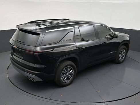 Used 2025 Chevrolet Traverse LT FWD image 15