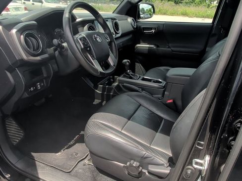 Used 2019 Toyota Tacoma TRD Off-Road AWD/4WD image 42